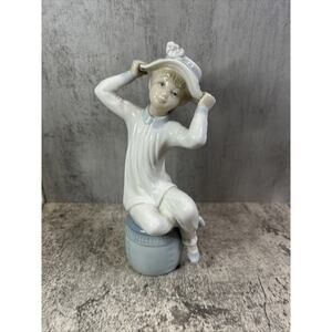 Lladro NAO “Girl With Bonnet" Figurine Glossy Finish 8” Vintage